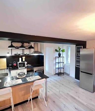 Logement Moderne Au Coeur Du Village Saint-Georges-de-Luzençon Eksteriør billede