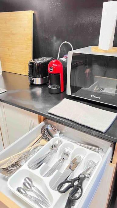 Logement Moderne Au Coeur Du Village Saint-Georges-de-Luzençon Eksteriør billede