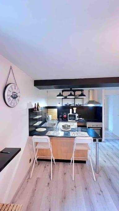 Logement Moderne Au Coeur Du Village Saint-Georges-de-Luzençon Eksteriør billede