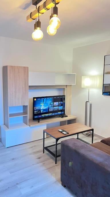 Logement Moderne Au Coeur Du Village Saint-Georges-de-Luzençon Eksteriør billede