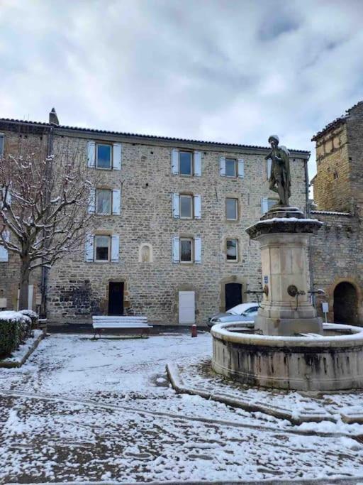 Logement Moderne Au Coeur Du Village Saint-Georges-de-Luzençon Eksteriør billede
