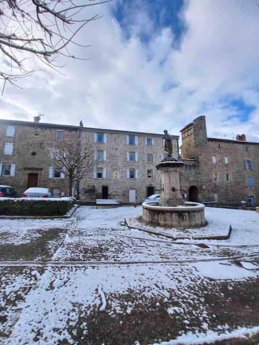 Logement Moderne Au Coeur Du Village Saint-Georges-de-Luzençon Eksteriør billede